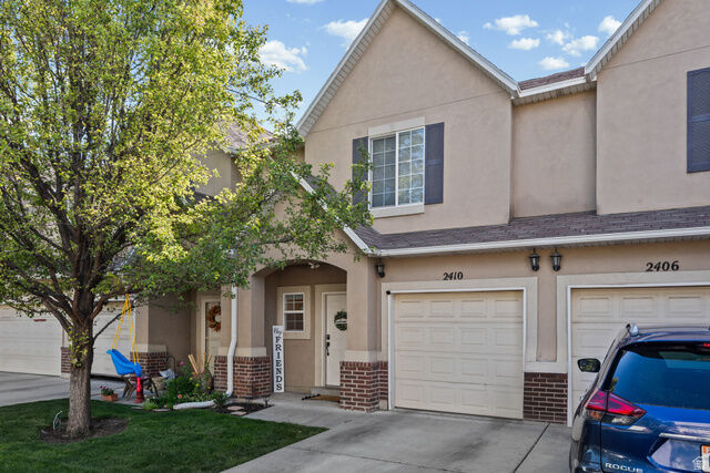 Property Photo: 2410 S Black Village Ct W UT 84119
