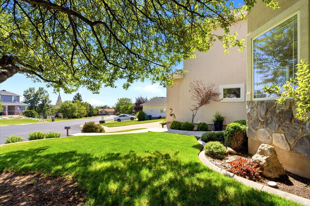 Property Photo: 1591 E 275 N UT 84040