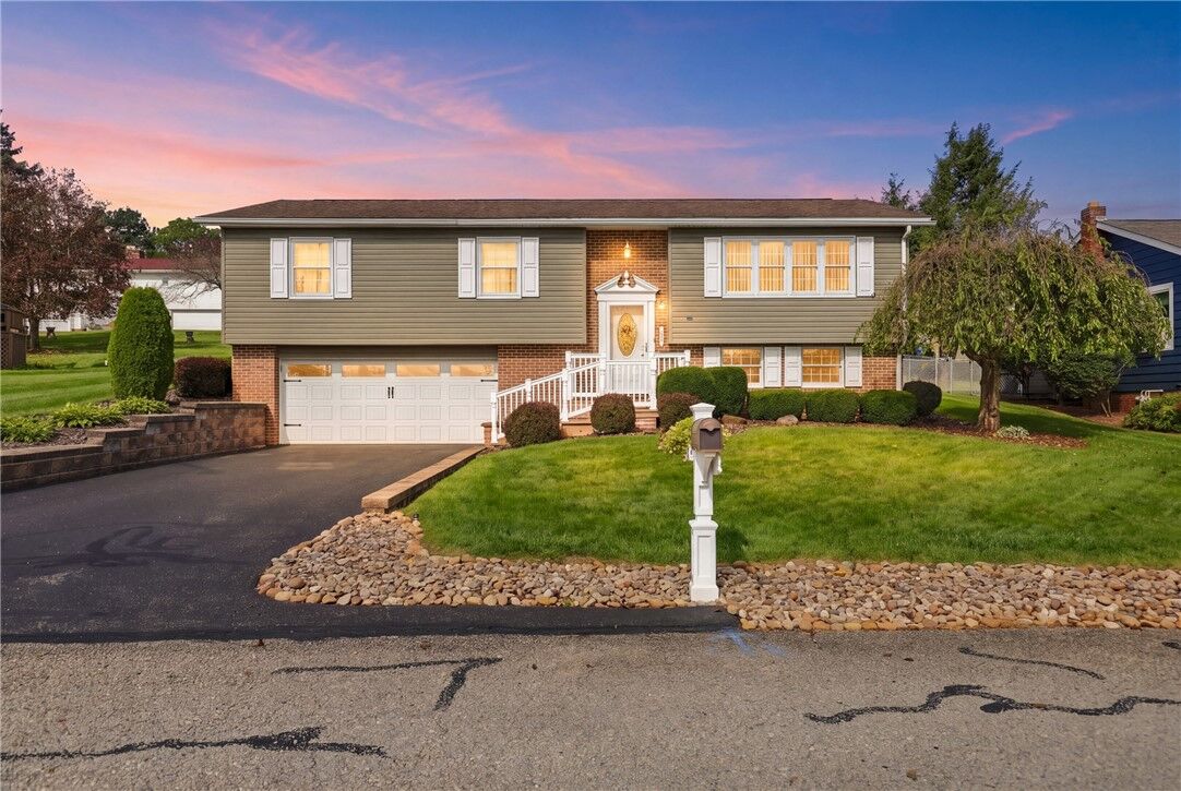 Property Photo:  1316 Maplehurst Dr  PA 15501 