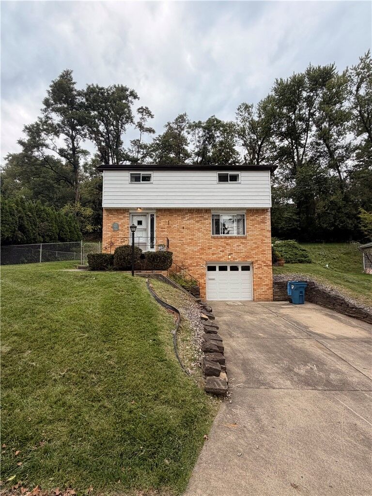 Property Photo: 160 Yellowstone Dr PA 15235
