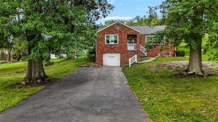 Property Photo:  107 Devonshire Dr  PA 15317 