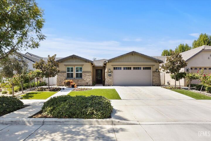 Property Photo:  2207 Highbury Street  CA 93311 