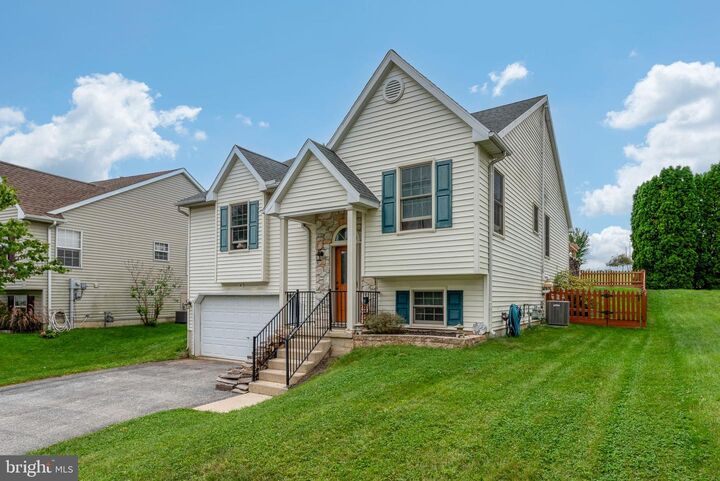 Property Photo:  668 Blossom Hill Lane  PA 17313 