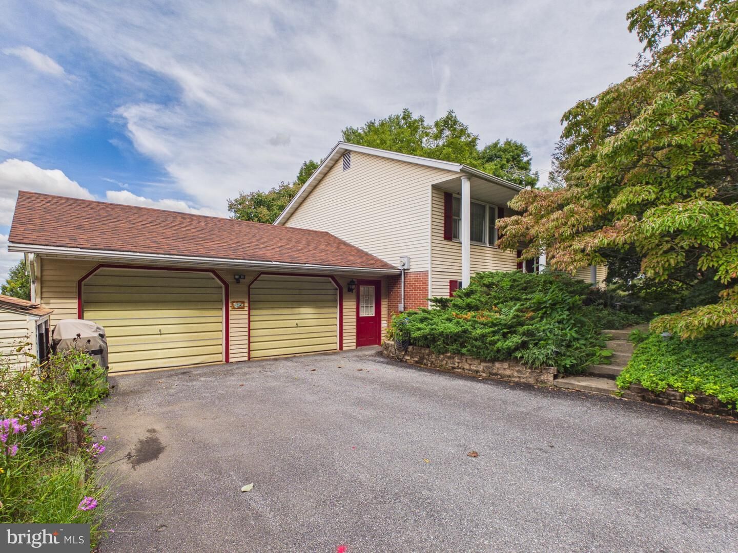 Property Photo: 147 Frogtown Road PA 17565