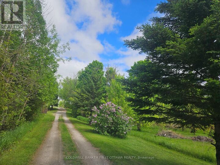 Property Photo:  400 Buttermilk Hill Road  ON K7H 3C3 