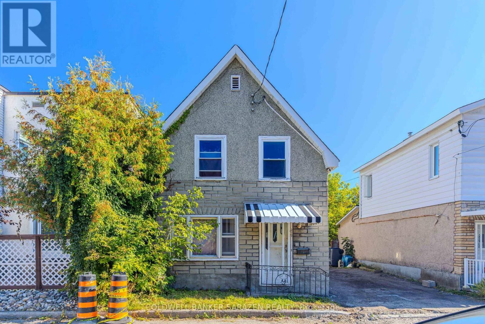 Property Photo:  215 Desrosiers Street  ON K1L 7T2 