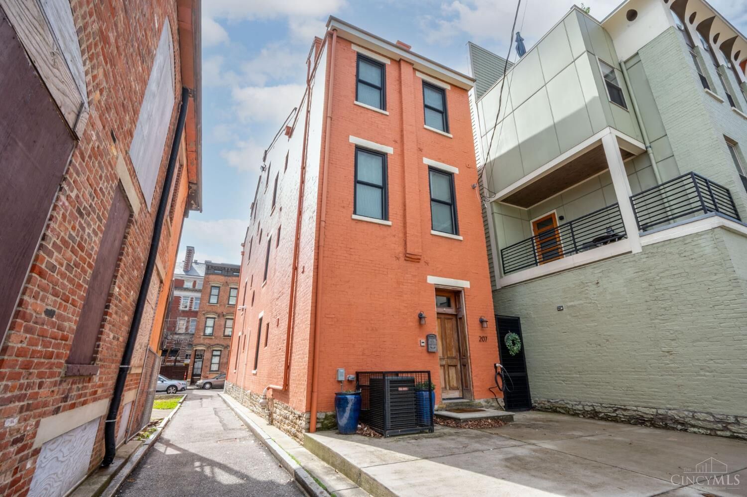 Property Photo: 207 Kemp Alley OH 45202