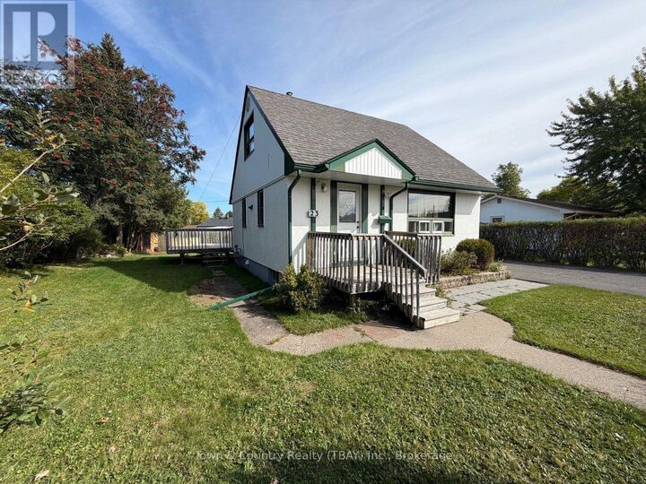 Property Photo:  23 Gresley Court East  ON P7A 1S8 