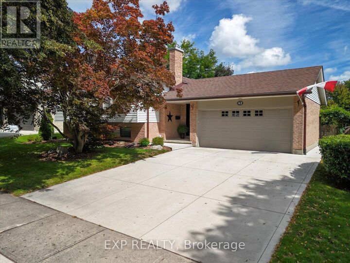 Property Photo:  42 Farmington Crescent  ON N6K 3J3 