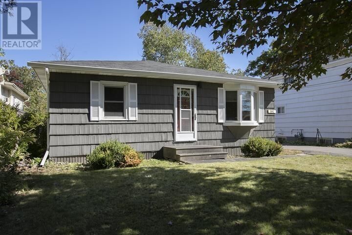 Property Photo:  552 Lake St  ON P6B 3L2 