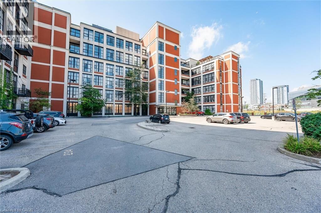 Property Photo:  410 West King W/S Street West 112  ON N2G 1C3 