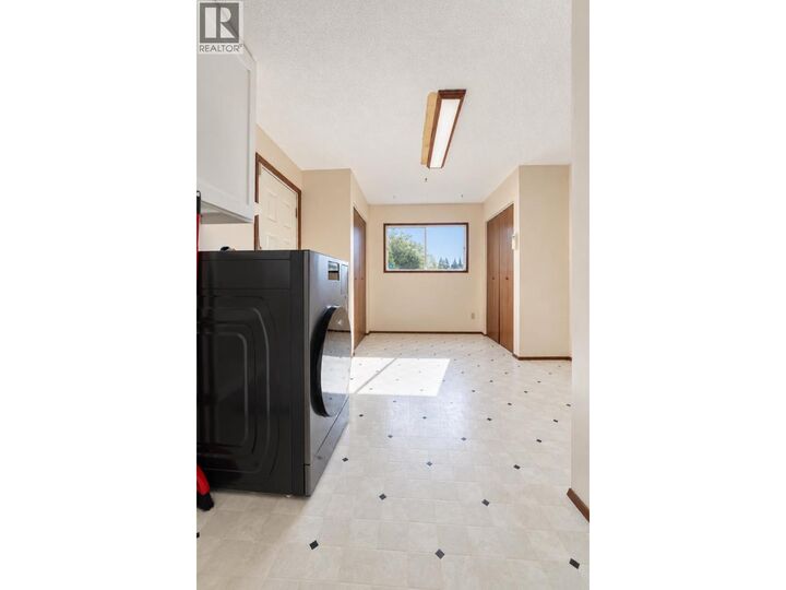 Property Photo:  9 Lillooet Crescent  BC V8C 1Z9 