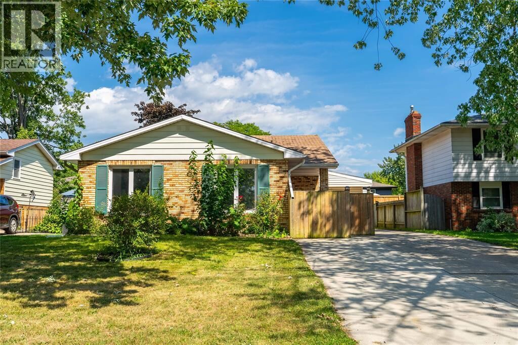 Photo de la propriété:  103 Hanna Crescent  ON N7S 4H4 