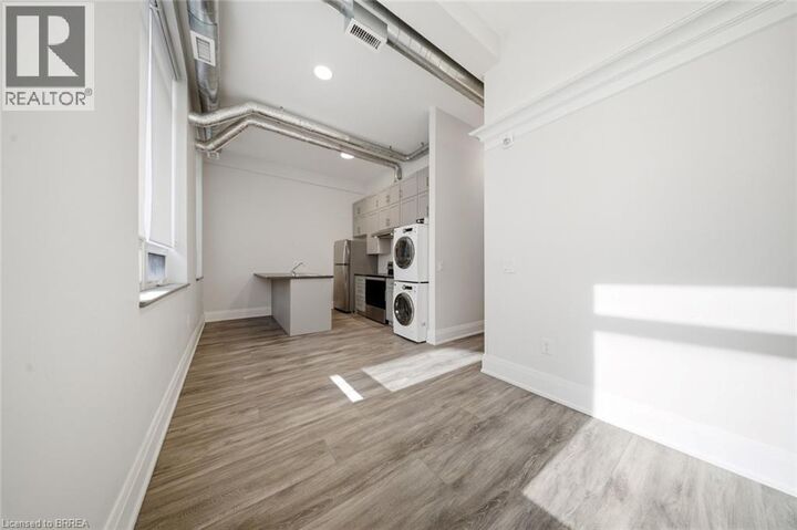 Property Photo:  11 Queen Street 201  ON N3T 3B1 