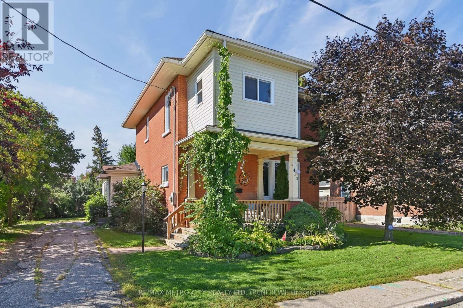 Property Photo:  450 Barr Street  ON K7V 1K1 