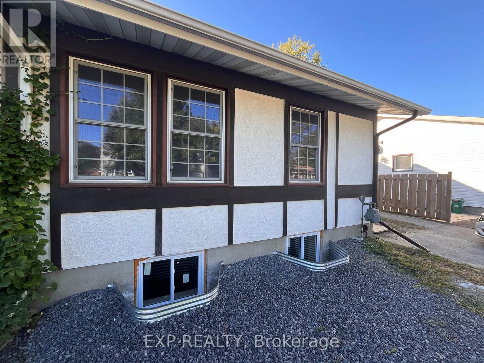 Property Photo:  1381 Leigh Crescent  ON K1J 8E5 