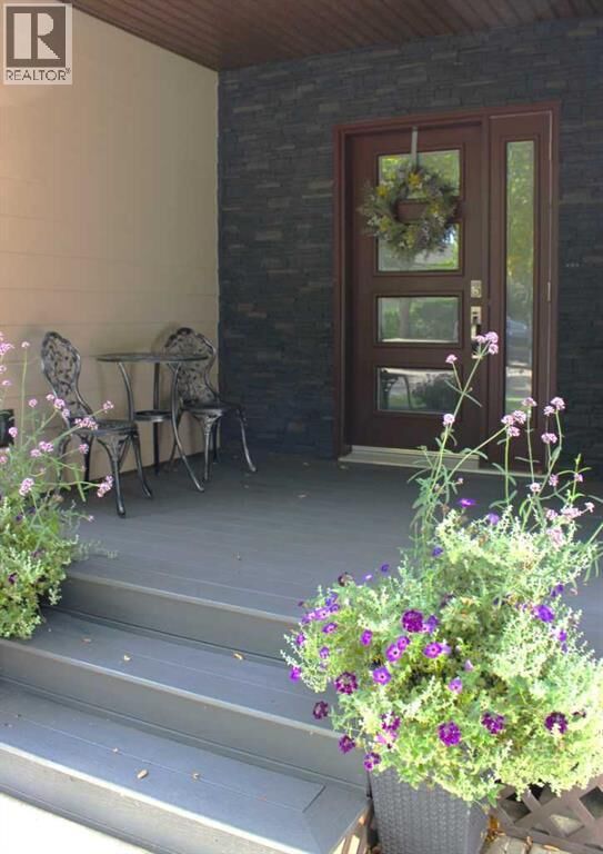Property Photo:  519 1 Street West  AB T1R 0G3 