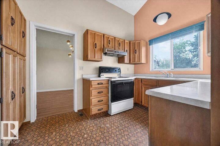 Property Photo:  18311 77 Avenue NW  AB T5T 2G5 