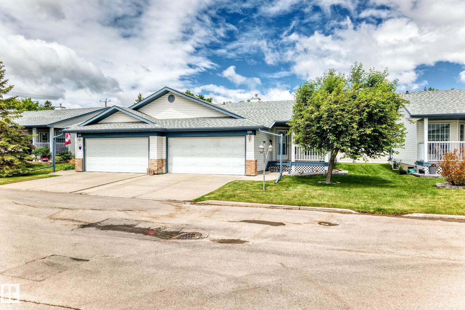 Property Photo:  104 Maisonette Village  AB T9E 6T1 