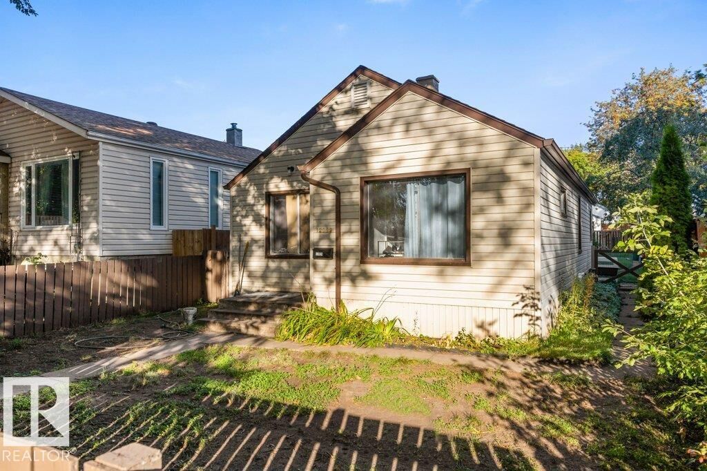 Property Photo:  12029 62 Street NW  AB T5W 4C9 