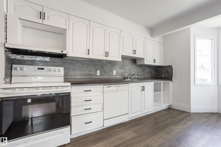 Property Photo:  13716 115 Avenue NW  AB T5M 3B3 