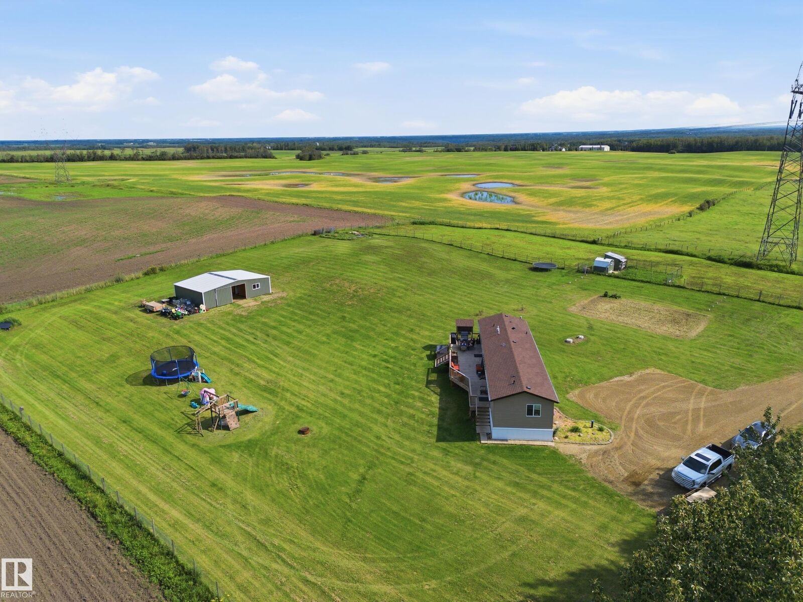 Property Photo:  51017 Rge Rd 14  AB T7Y 2C8 