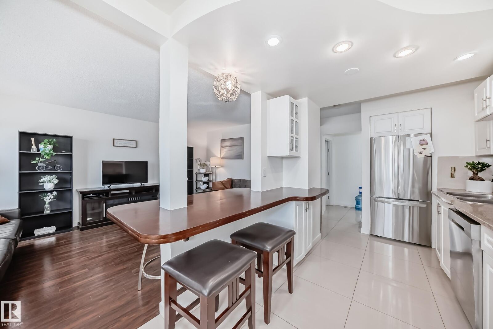Property Photo:  75 Amberly Court NW  AB T5A 2N9 