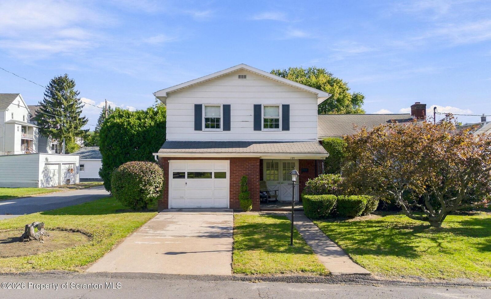 Property Photo:  105 Jermyn Street  PA 18519 