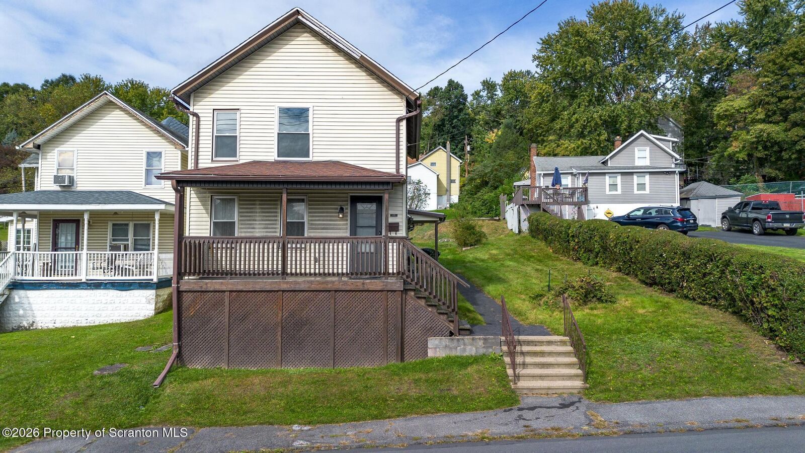 Property Photo:  1005 Oak Street  PA 18508 