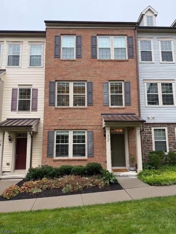 Property Photo: 12 Braeburn Ct NJ 07039