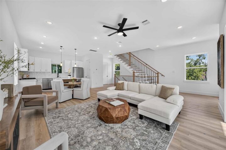 Property Photo: 318 Walthall F TX 77022