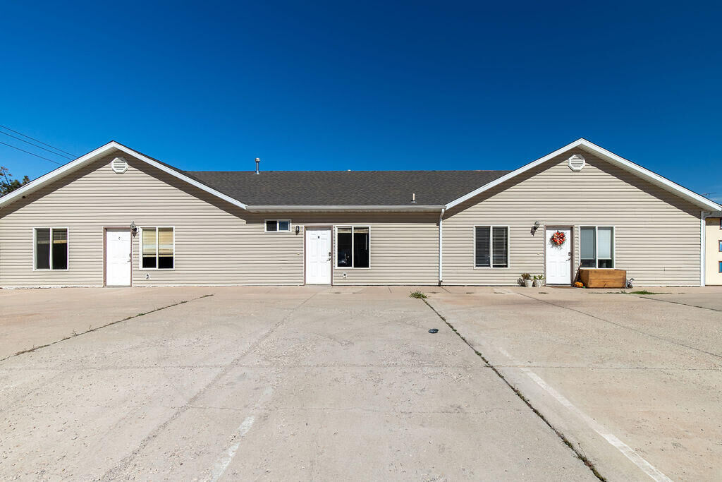 Property Photo: 858 S 170 W Tri-Plex UT 84720
