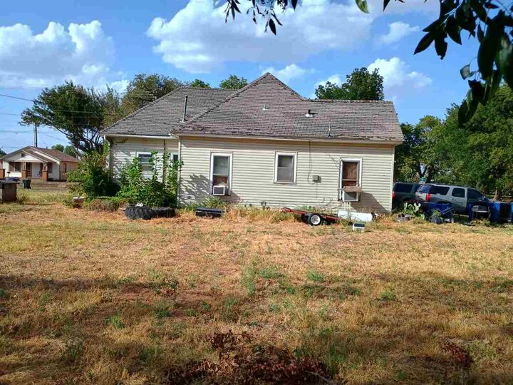Property Photo:  327 N 5th St  OK 73018 