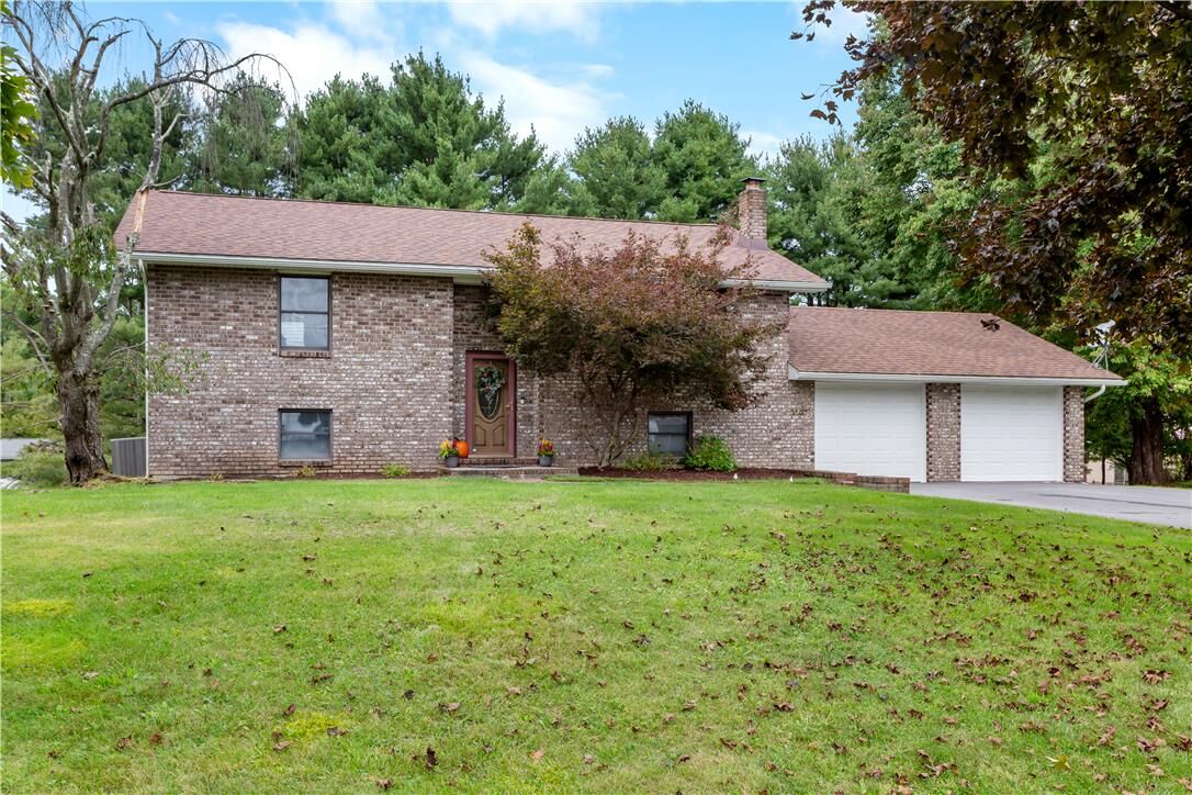 Property Photo: 1004 Tara View Drive PA 18360