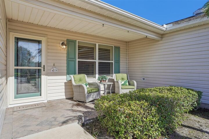 Property Photo: 928 Eastmont Court FL 32162