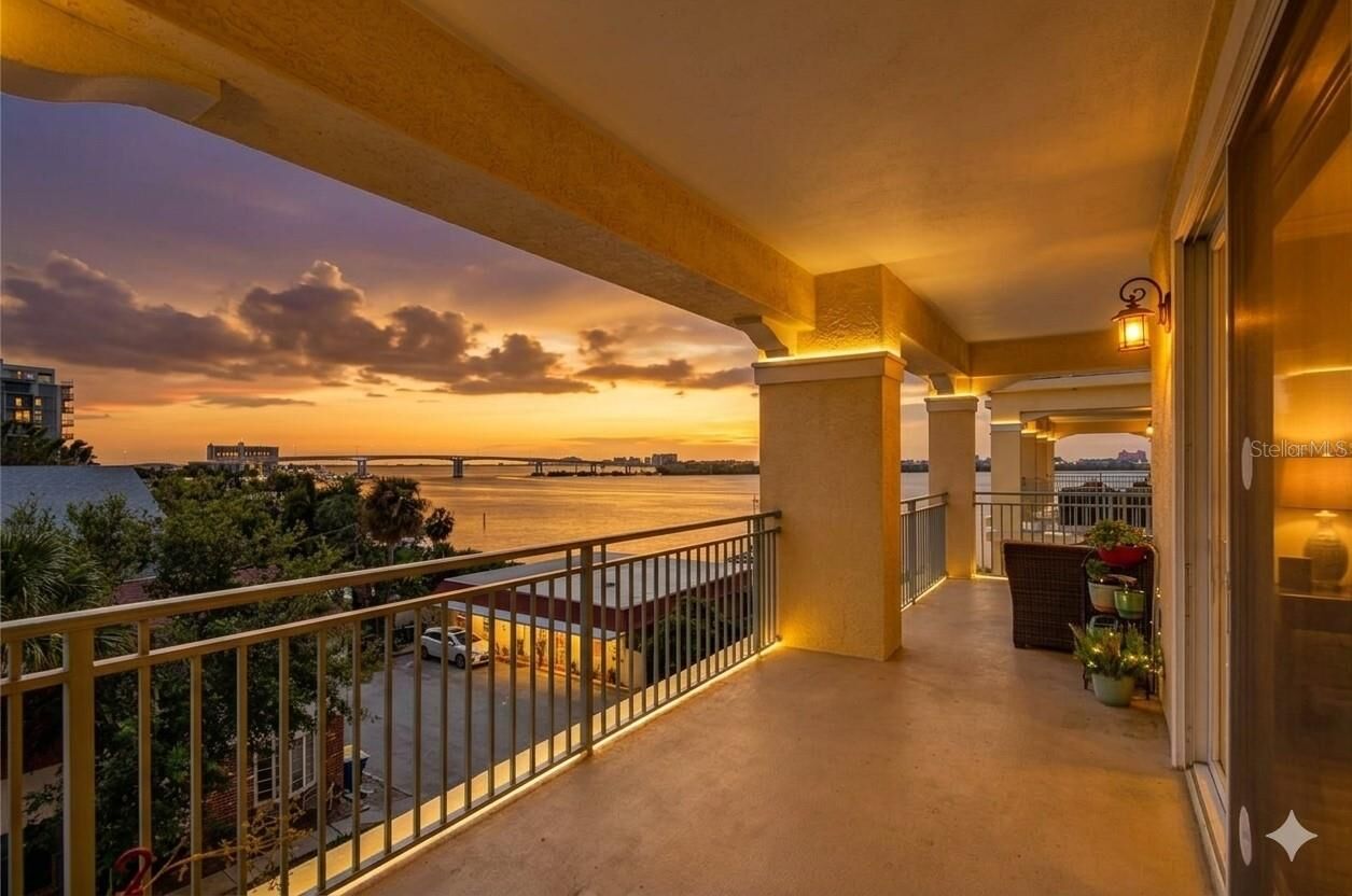 Property Photo:  700 N Osceola Avenue 406  FL 33755 