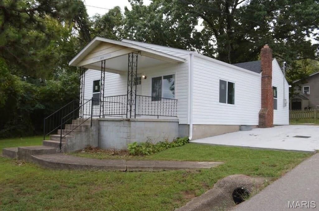 Property Photo:  1019 Vine Street  MO 63028 