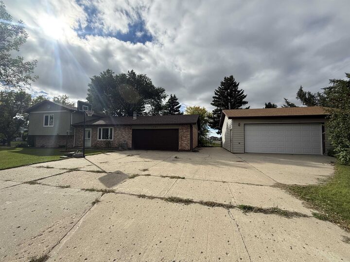 Property Photo:  1201 NW 25th Place  ND 58703 