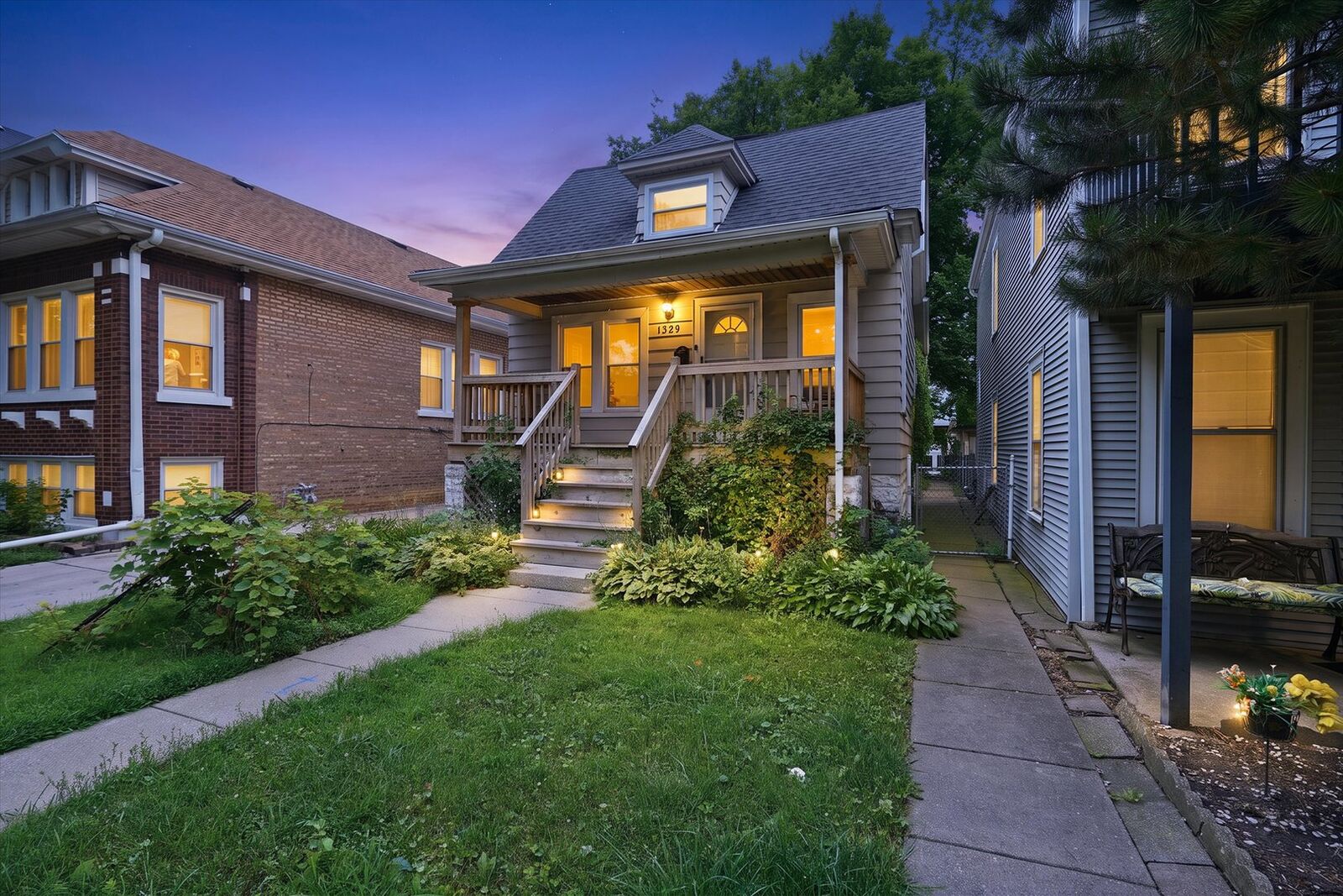 Property Photo:  1329 Maple Avenue  IL 60402 