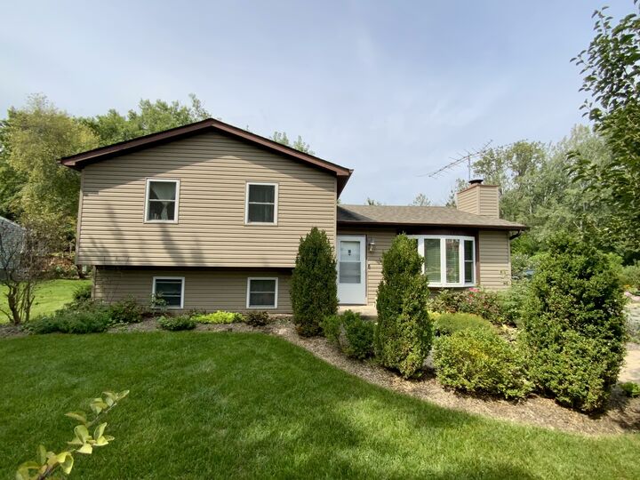 Property Photo: 592 Pine Grove Avenue IL 60031