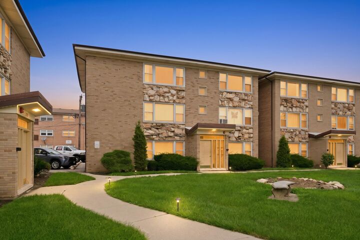 Property Photo: 3170 W Meadow Lane 23 IL 60803