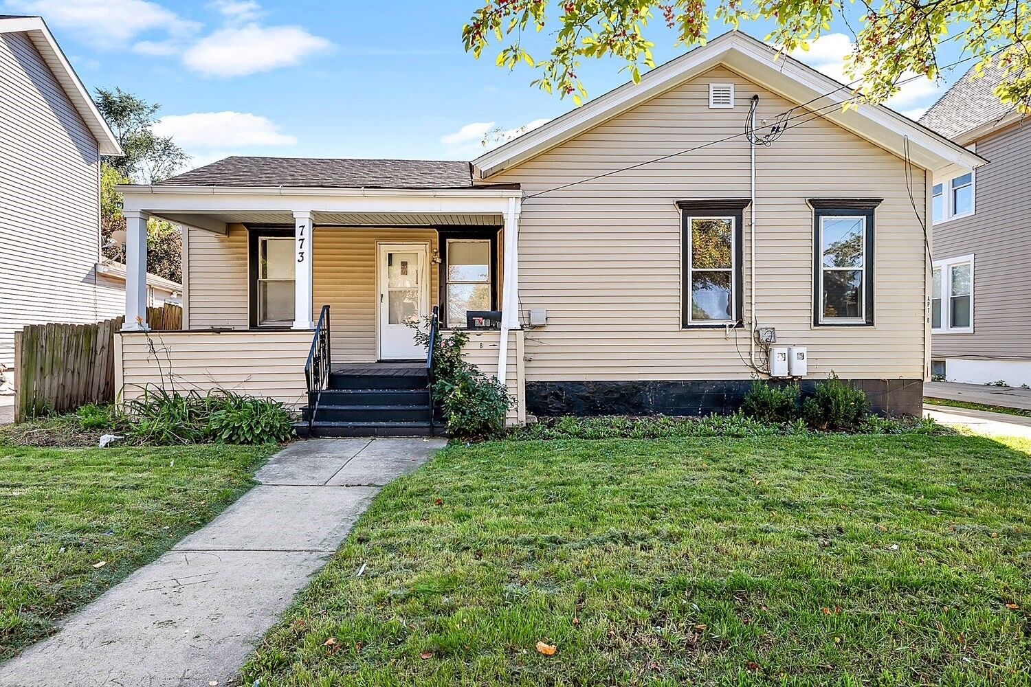 Property Photo: 773 E New York Street B IL 60505
