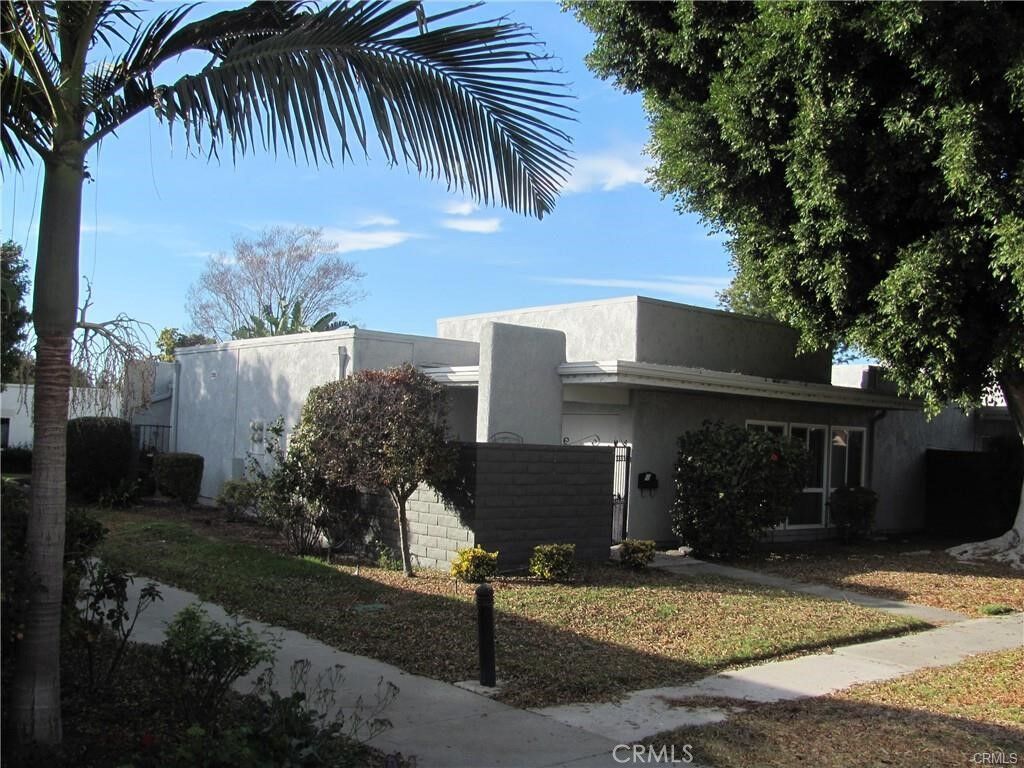 Property Photo: 2126 Via Puerta #H CA 92637