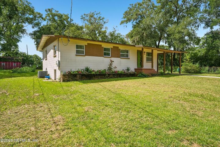 Property Photo: 1112 Baisden Road FL 32218
