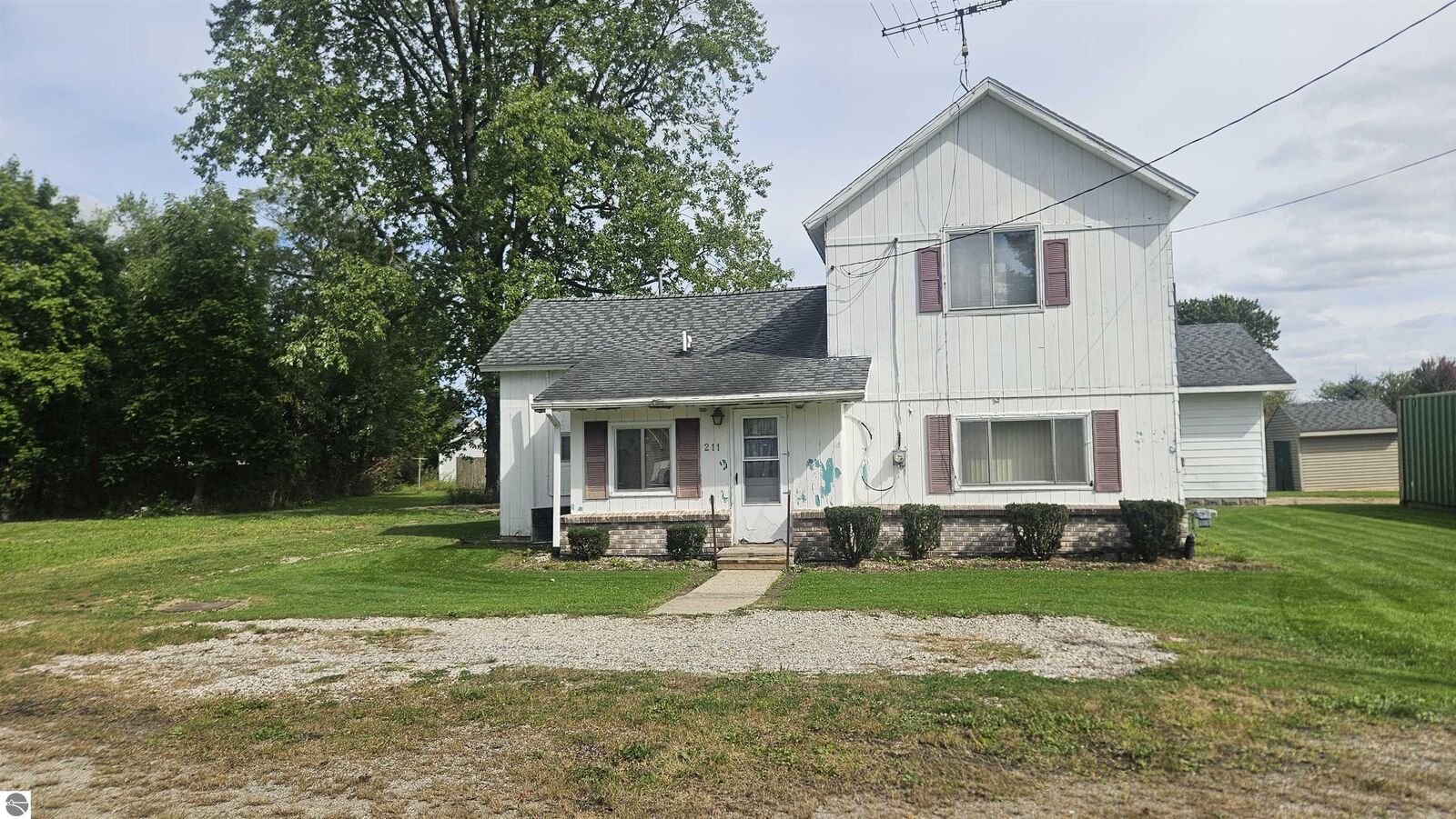 Property Photo:  211 S Quarterline Street  MI 48806 