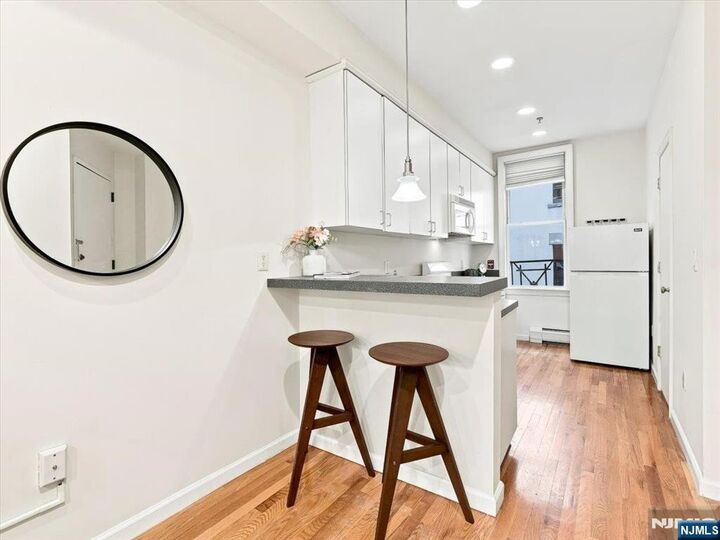 Property Photo:  358 3rd Street 3L  NJ 07030 