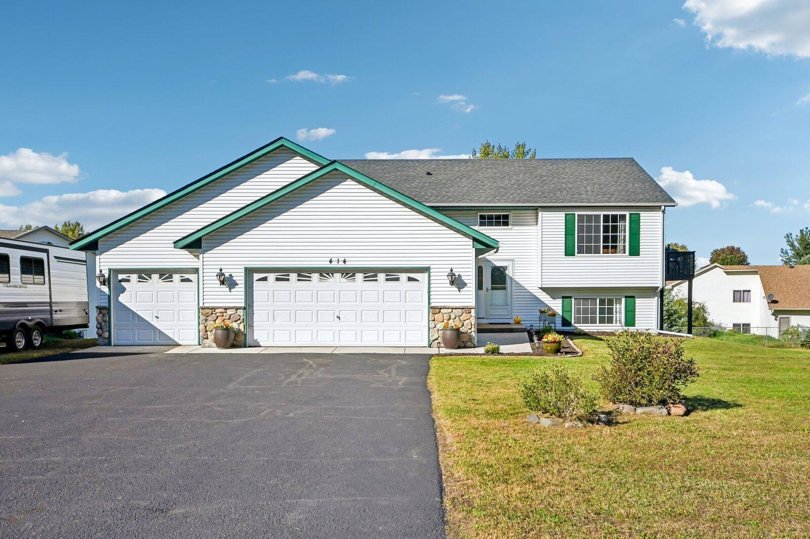 Property Photo:  414 Roosevelt Drive  WI 54009 