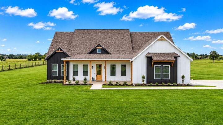 Property Photo: 4318 County Road 1088 TX 75423