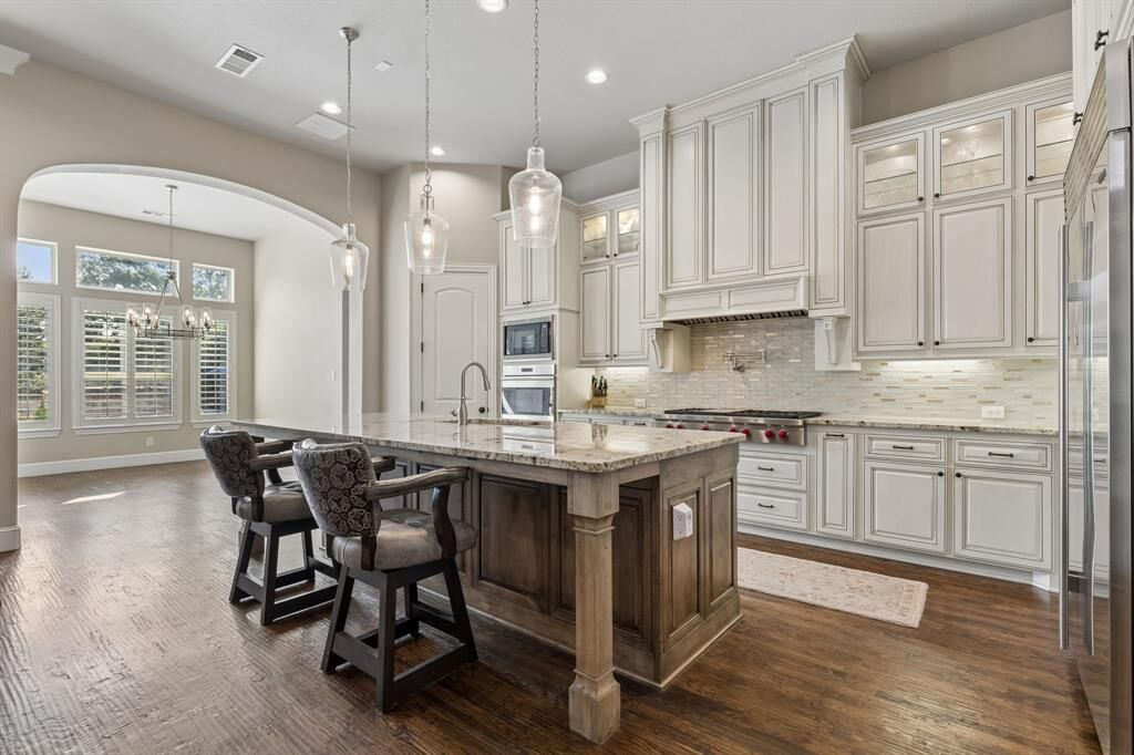 Property Photo:  1021 Berkshire Road  TX 76092 