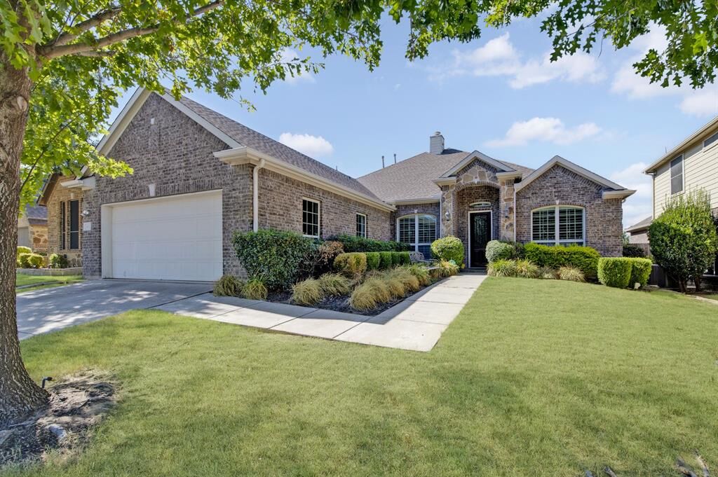 Property Photo: 4112 Red Wolfe Road TX 76208
